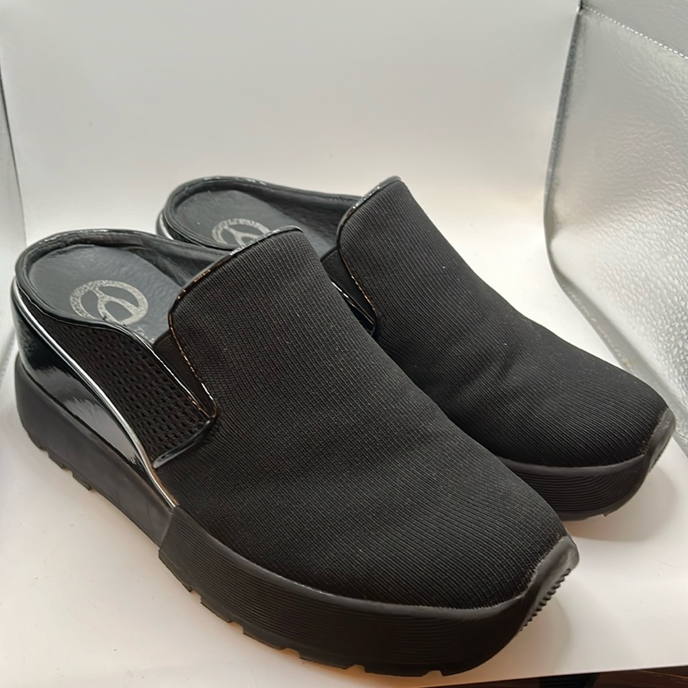 The Wishbone Collection Shoes size 6.5